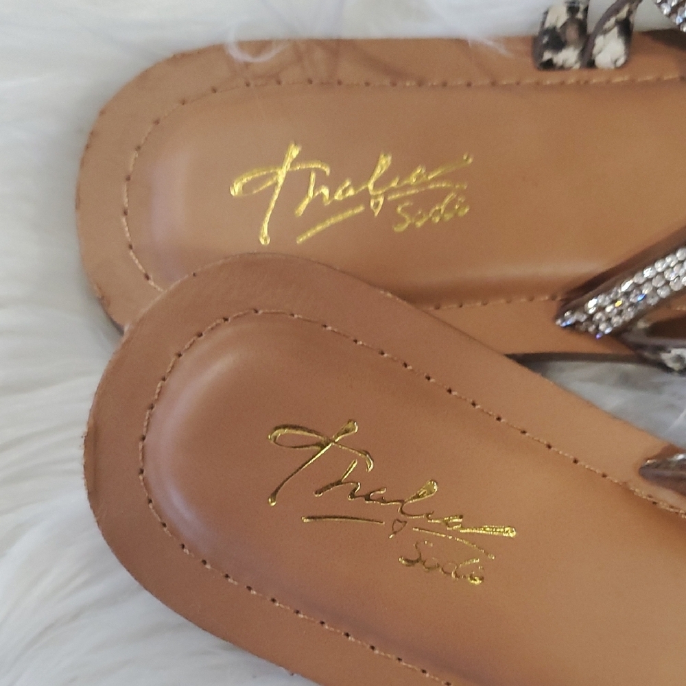 Thalia Sodi Black and White Sandals with Intricate Straps - Picture 4 of 6